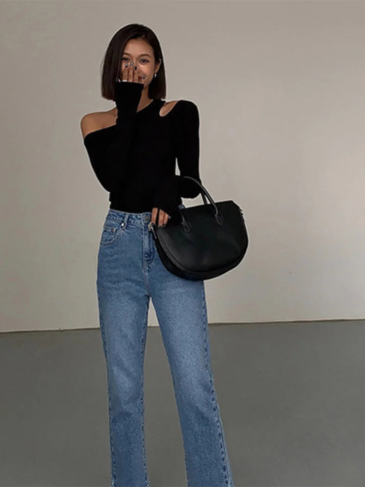 Noir Edge – Blusa Feminina Preta de Manga Longa com Decote Assimétrico Moderno