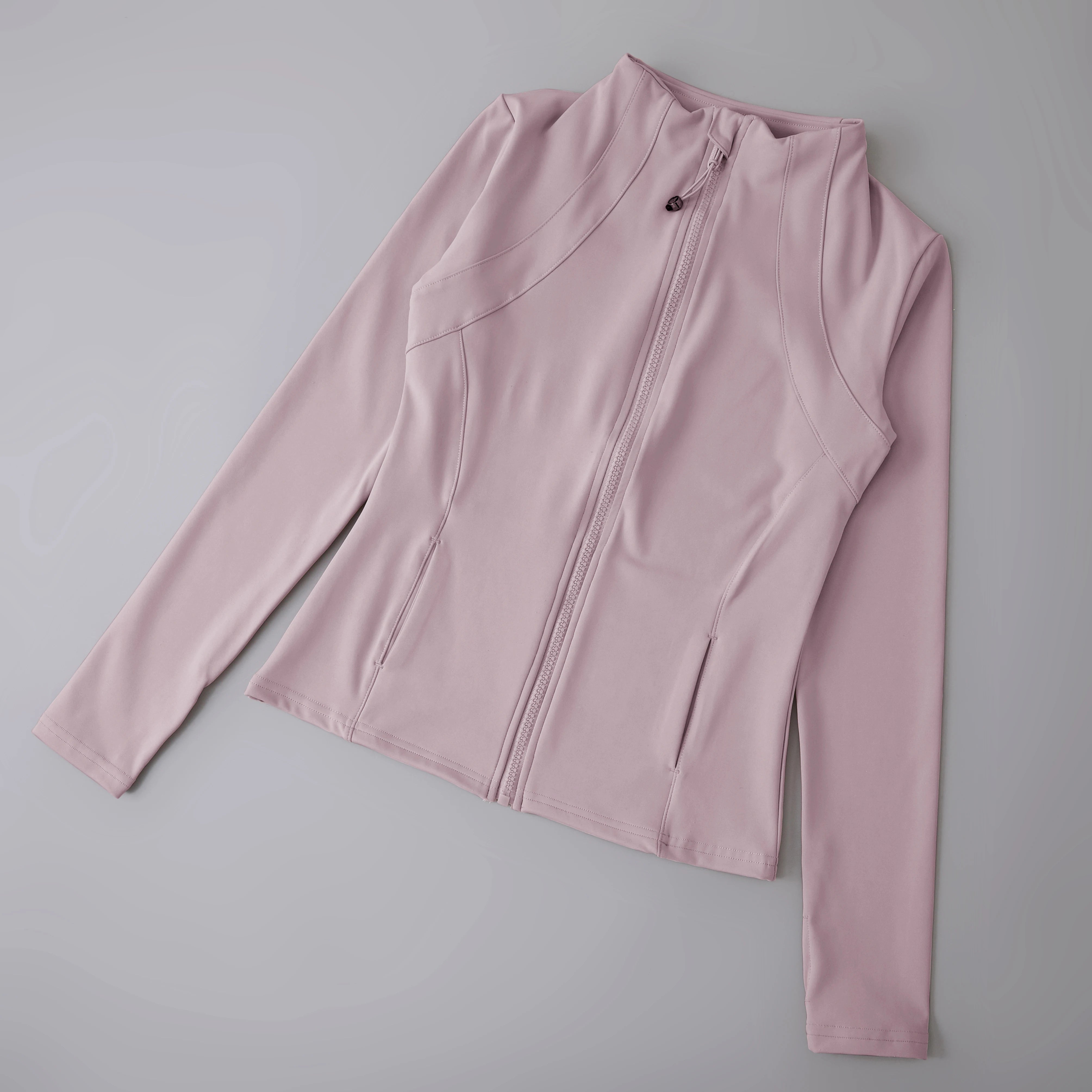 Blush Motion – Jaqueta Feminina Esportiva Rosa com Modelagem Ajustada e Estilo Moderno